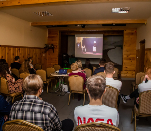 Wójt podziękował aktorom oraz członkom grupy teatralnej 