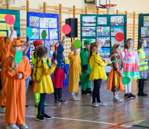 przedstawienie przygotowane przez uczniów z Zespołu Szkolno -Przedszkolnego w Krużlowej Wyżnej