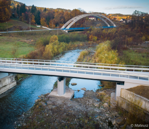 Widok całego mostu z góry