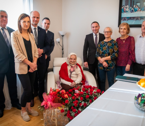 Jubilatka wraz z gośćmi i rodziną 