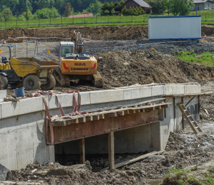 Imponujący postęp prac na placu budowy szkoły w Gródku !