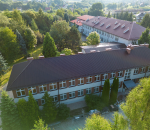 Kompleksowy remont budynku Zespołu Szkolno-Przedszkolnego w Stróżach dobiega końca!