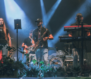 Dożynki gminne w Stróżach-koncert zespołu ŁZY