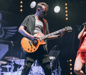 Dożynki gminne w Stróżach-koncert zespołu ŁZY