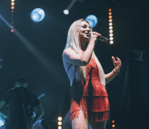 Dożynki gminne w Stróżach-koncert zespołu ŁZY