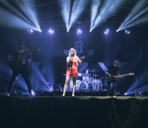 Dożynki gminne w Stróżach-koncert zespołu ŁZY