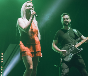 Dożynki gminne w Stróżach-koncert zespołu ŁZY