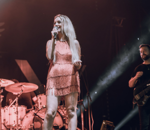 Dożynki gminne w Stróżach-koncert zespołu ŁZY