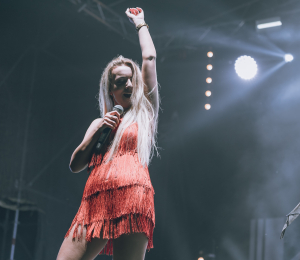 Dożynki gminne w Stróżach-koncert zespołu ŁZY