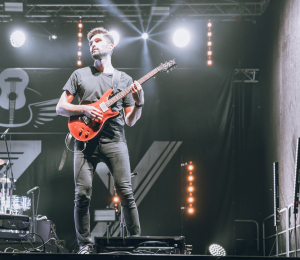 Dożynki gminne w Stróżach-koncert zespołu ŁZY