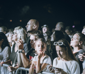 Dożynki gminne w Stróżach-koncert zespołu ŁZY
