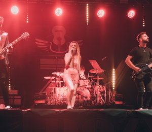 Dożynki gminne w Stróżach-koncert zespołu ŁZY