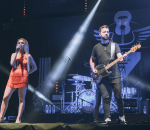 Dożynki gminne w Stróżach-koncert zespołu ŁZY