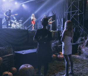 Dożynki gminne w Stróżach-koncert zespołu ŁZY