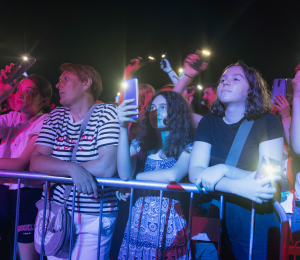 Dożynki gminne w Stróżach-koncert zespołu ŁZY