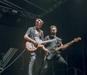 Dożynki gminne w Stróżach-koncert zespołu ŁZY