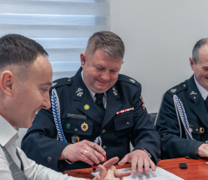 Przekazanie samochodu dla OSP Biała Niżna