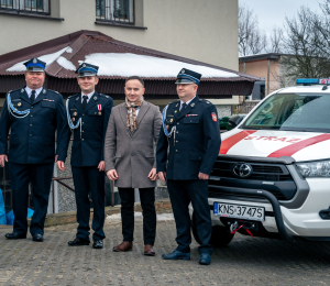 Przekazanie samochodu dla OSP Biała Niżna