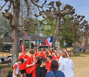 Uczniowie z 5 szkół z naszej gminy na „olimpiadzie przyjaźni” w Chatetau-Thierry we Francji.