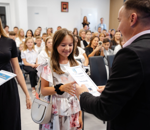 Najzdolniejsi uczniowie otrzymali stypendia Wójta Gminy Grybów