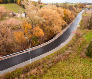 Nowa nawierzchnia na drodze powiatowej Stróże – Wyskitna – Polna