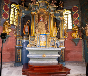 Zakończono prace konserwatorskie przy ołtarzu głównym w Kościele p.w. Wszystkich Świętych w Ptaszkowej