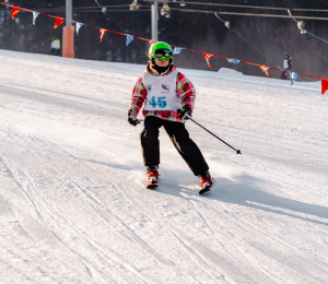 Ponad 220 zawodników i sportowe emocje – VII Gminne Zawody Narciarskie w Cieniawie