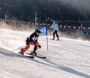 Ponad 220 zawodników i sportowe emocje – VII Gminne Zawody Narciarskie w Cieniawie