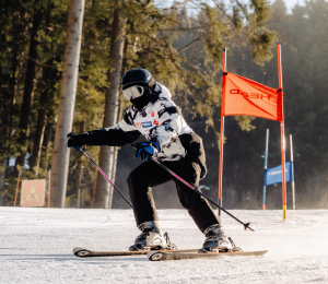 Ponad 220 zawodników i sportowe emocje – VII Gminne Zawody Narciarskie w Cieniawie