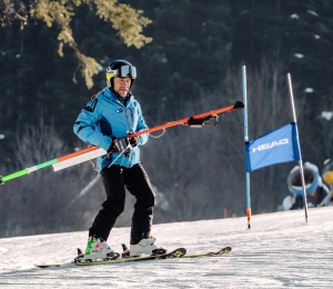Ponad 220 zawodników i sportowe emocje – VII Gminne Zawody Narciarskie w Cieniawie