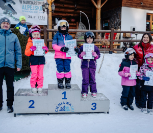 Ponad 220 zawodników i sportowe emocje – VII Gminne Zawody Narciarskie w Cieniawie