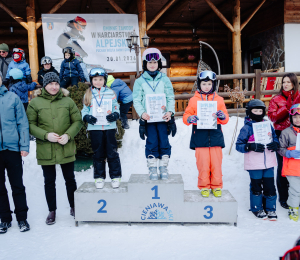 Ponad 220 zawodników i sportowe emocje – VII Gminne Zawody Narciarskie w Cieniawie