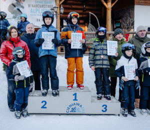 Ponad 220 zawodników i sportowe emocje – VII Gminne Zawody Narciarskie w Cieniawie