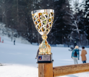 Ponad 220 zawodników i sportowe emocje – VII Gminne Zawody Narciarskie w Cieniawie