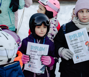 Ponad 220 zawodników i sportowe emocje – VII Gminne Zawody Narciarskie w Cieniawie