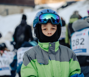Ponad 220 zawodników i sportowe emocje – VII Gminne Zawody Narciarskie w Cieniawie