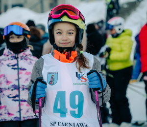 Ponad 220 zawodników i sportowe emocje – VII Gminne Zawody Narciarskie w Cieniawie
