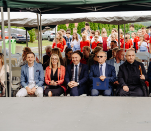 Uroczyste otwarcie boiska wielofunkcyjnego i placu zabaw przy Szkole Podstawowej w Cieniawie