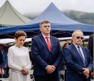 Uroczyste otwarcie boiska wielofunkcyjnego i placu zabaw przy Szkole Podstawowej w Cieniawie