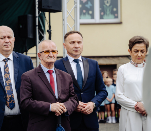Uroczyste otwarcie boiska wielofunkcyjnego i placu zabaw przy Szkole Podstawowej w Cieniawie