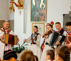 10 lat Dziecięco-Młodzieżowego Zespołu Regionalnego „Pogórzańskie Dzieci” z Kąclowej