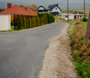 Blisko 640 tys. zł na modernizację dróg w Polnej i Stróżach – prace zakończone