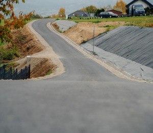 Blisko 640 tys. zł na modernizację dróg w Polnej i Stróżach – prace zakończone